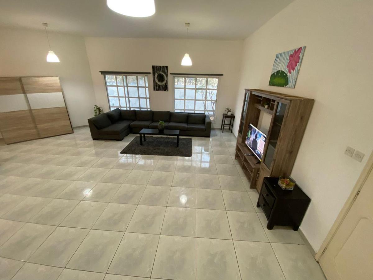 Comfortable Private Rooms In Compound Housing Dubaï Extérieur photo