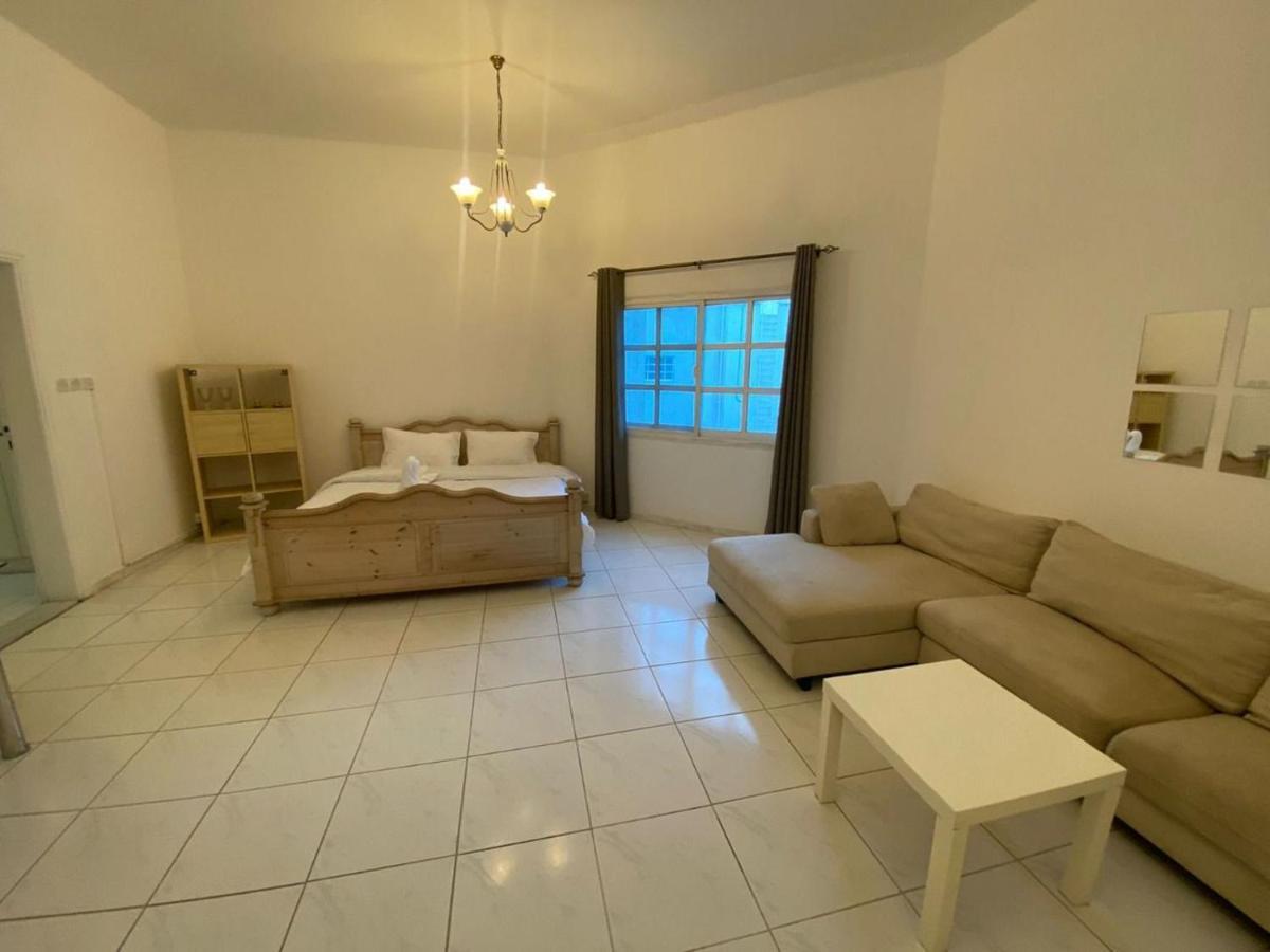 Comfortable Private Rooms In Compound Housing Dubaï Extérieur photo