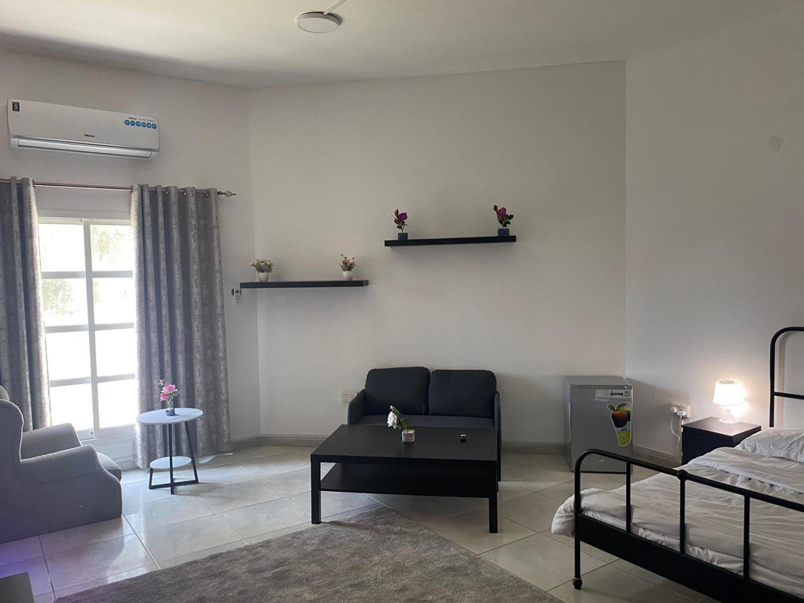 Comfortable Private Rooms In Compound Housing Dubaï Extérieur photo