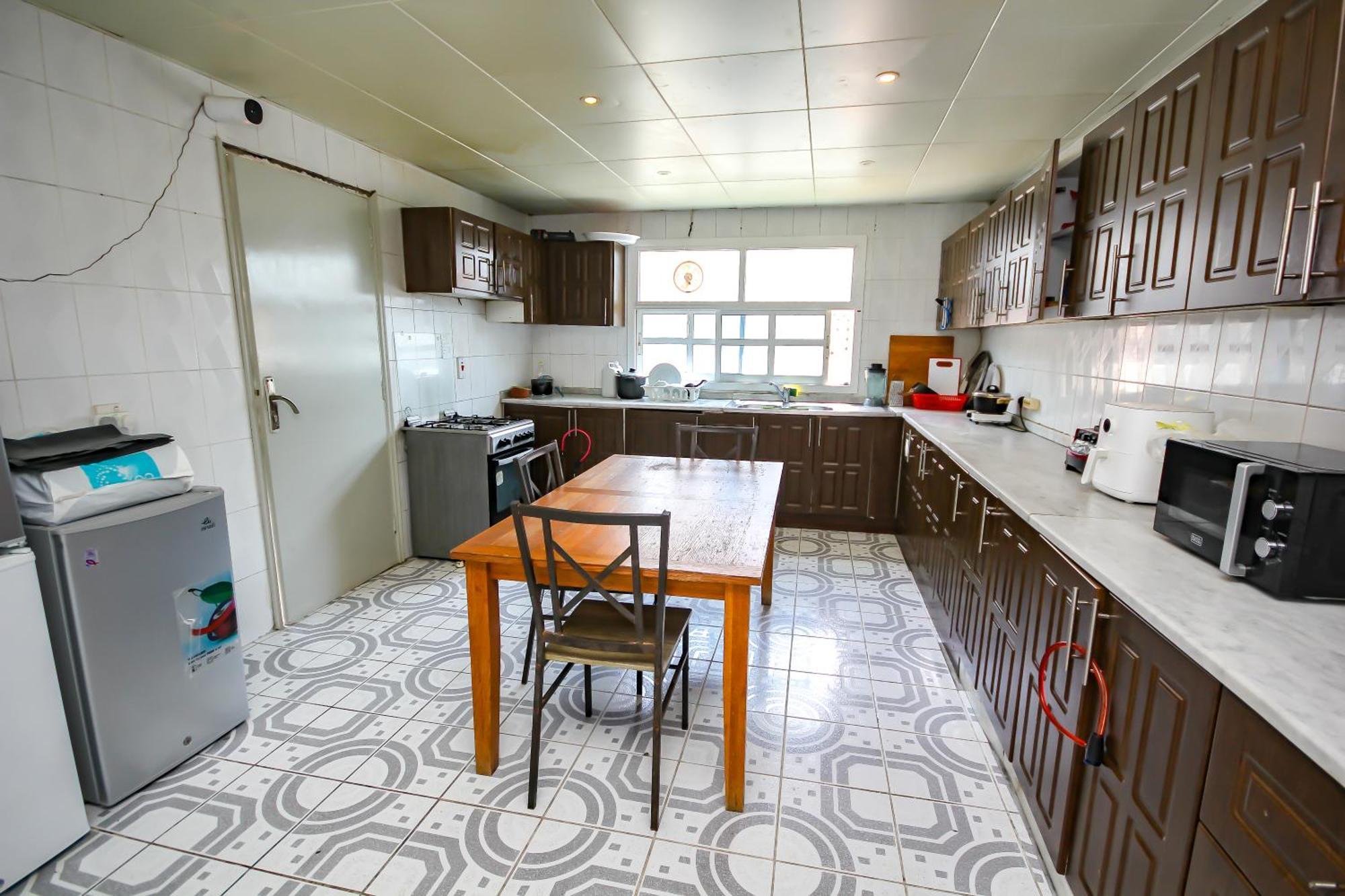 Comfortable Private Rooms In Compound Housing Dubaï Extérieur photo